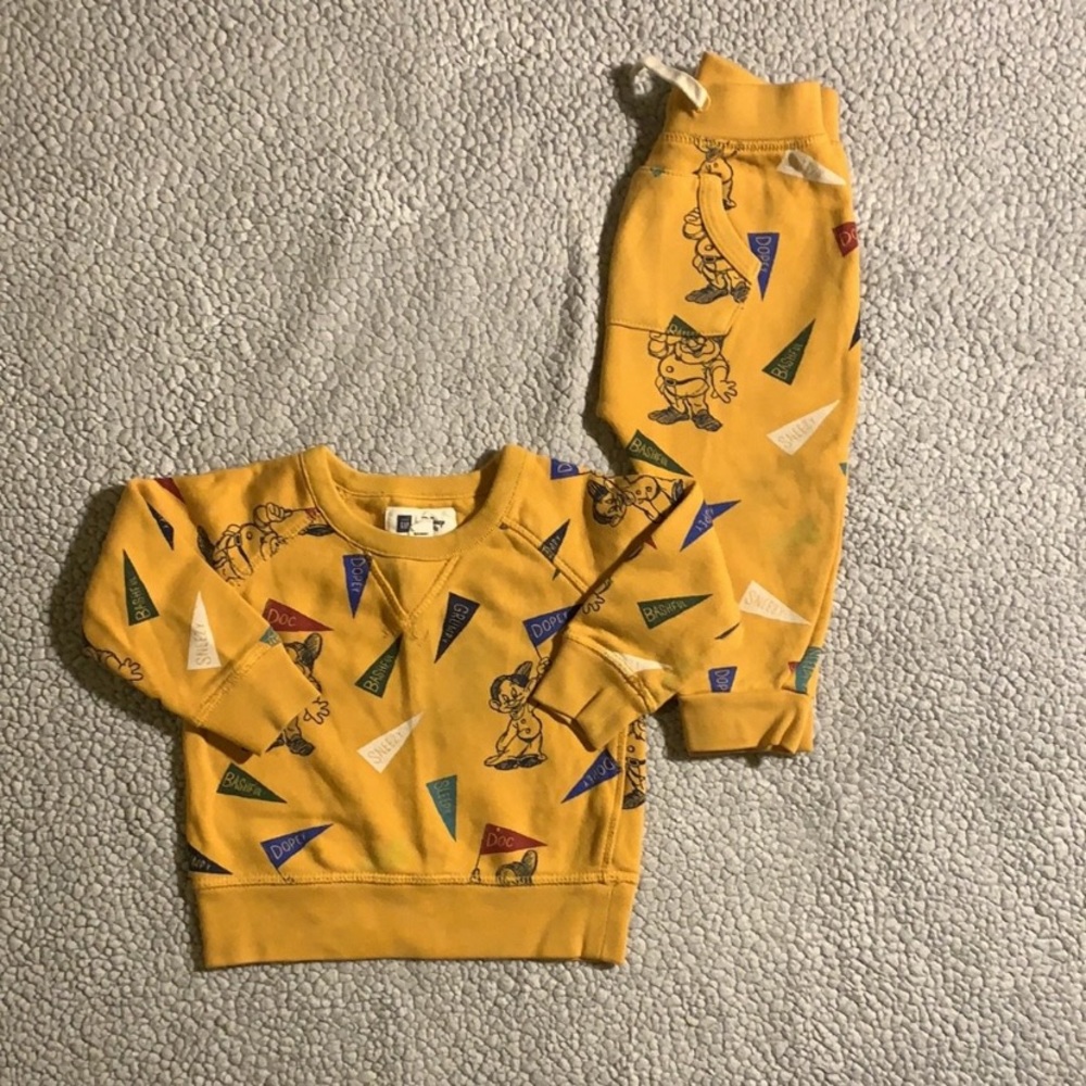 H&M 7 Dwarfs sweat suit